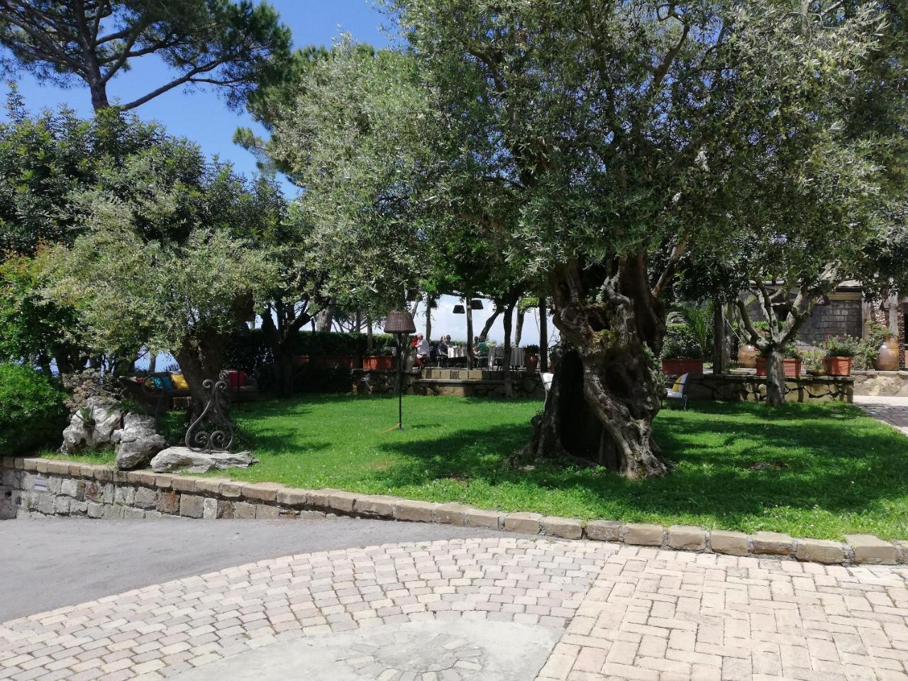 Hotel Oasi Olimpia Relais SantʼAgata sui Due Golfi Exteriér fotografie